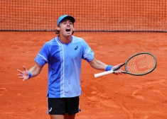 De Minors "Roland Garros" astotdaļfinālā negaidīti pieveic spēcīgo Medvedevu