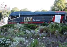 Starptautiskā pasažieru pārvadātāja "Lux Express" jaunais autobuss "Scania Irizar i6S Efficient" prezentācijas pasākuma laikā pie Latvijas Nacionālās operas un baleta ēkas.