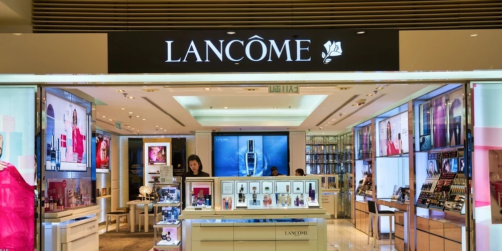 Franču luksusa smaržu un kosmētikas nams, kas izplata produktus starptautiskā mērogā. Lancôme ir daļa no L'Oréal Luxury.