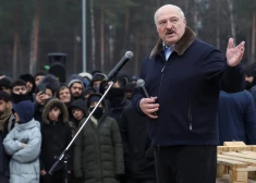 Turpinās Lukašenko "hibrīdkarš" pret kaimiņiem; pirmdien 53 nelegālie imigranti mēģinājuši iekļūt Latvijā no Baltkrievijas