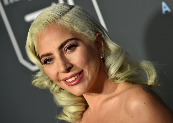 Uzjundī runas par Lady Gaga grūtniecību