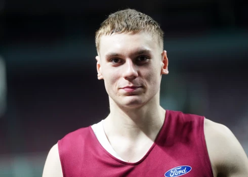 Talantīgais basketbolists Roberts Blūms izvēlējies karjeru turpināt NCAA.
