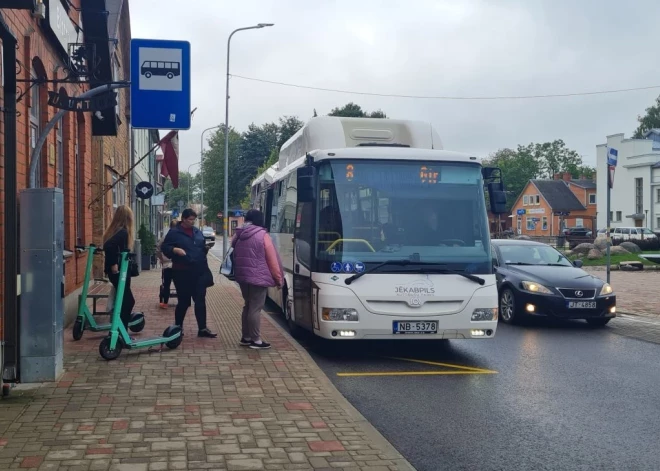 "Как из спальни вышел!" - жительница Екабпилса возмущена "неподобающим внешним видом" водителя