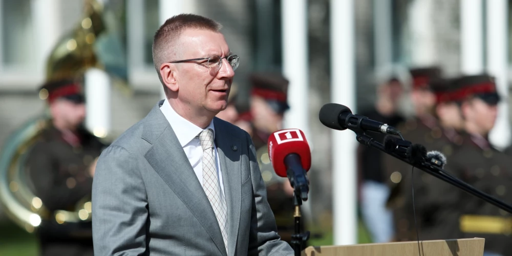 Valsts prezidents Edgars Rinkēvičs piedalās Valsts aizsardzības dienesta pirmā iesaukuma izlaidumā Ādažu militārajā bāzē.