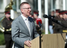 Valsts prezidents Edgars Rinkēvičs piedalās Valsts aizsardzības dienesta pirmā iesaukuma izlaidumā Ādažu militārajā bāzē.