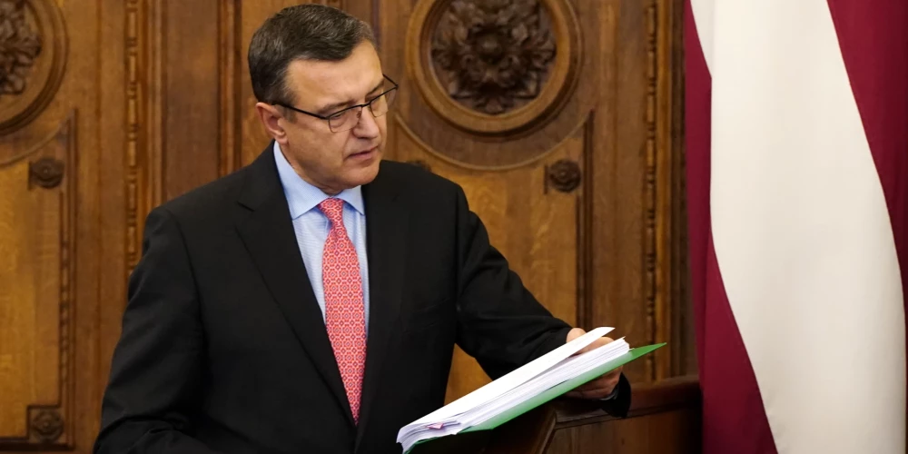 Saeimas  Budžeta un finanšu komisijas priekšsēdētājam Jānim Reiram grūti komentēt, no kurienes finanšu ministrs Arvils Asāredens rāvis ideju par PVN celšanu par vienu procentpunktu. 