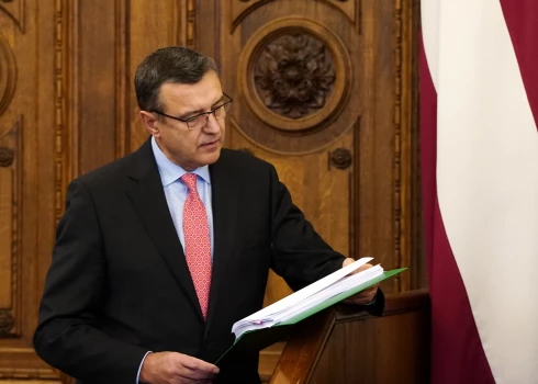 Saeimas  Budžeta un finanšu komisijas priekšsēdētājam Jānim Reiram grūti komentēt, no kurienes finanšu ministrs Arvils Asāredens rāvis ideju par PVN celšanu par vienu procentpunktu. 