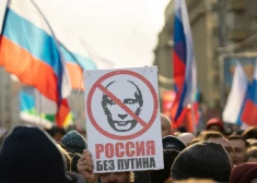 Plakāts ar uzrakstu "Krieviju bez Putina".