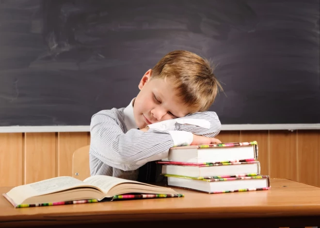 Бюро омбудсмена проводит опрос - насколько рано школьники встают по утрам?