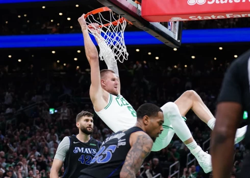 Porziņģim varena atgriešanās laukumā. Bostonas "Celtics" finālsēriju sāk ar pārliecinošu uzvaru