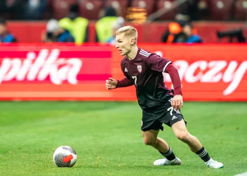 Latvijas futbola izlase Baltijas kausa pusfinālā zaudē Lietuvai