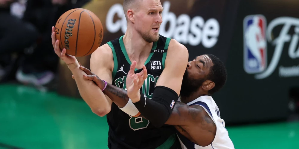"Celtics" otrajā puslaikā ierobežo Dončiču un tiek pie otrās uzvaras; Porziņģim jaunas veselības problēmas