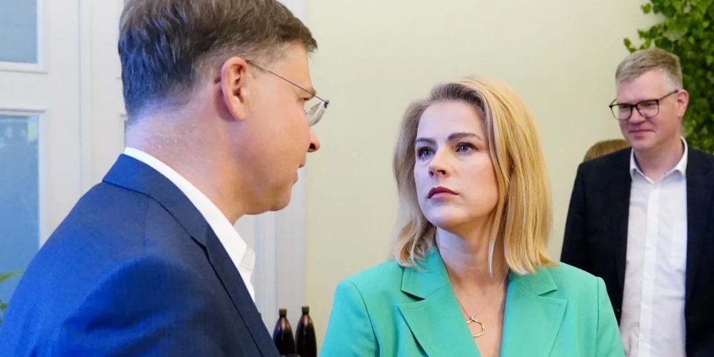Valdis Dombrovskis un Evika Siliņa.