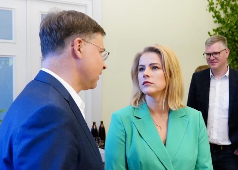 Valdis Dombrovskis un Evika Siliņa.