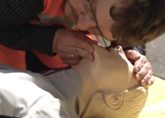 Kas ir automatizēts ārējais defibrilators un kā tas var glābt dzīvību? Skaidro eksperti