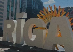 Объекты окружающей среды, тканевые декоры и фотографии: как Ригу украсили к Лиго