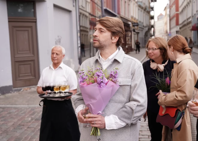 "My feed" ir kritisks pētījums par sociālo tīklu algoritmu varu pār mums.