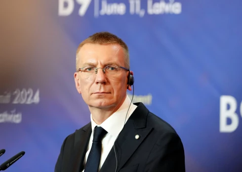 Latvijas prezidents Edgars Rinkēvičs piedalās piedalās NATO Austrumu flanga valstu samita preses konferencē Rīgas pilī.