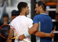 Karloss Alkarass (pa labi) un "mala karalis" Rafaels Nadals "Roland Garros" kortos izklausās ļoti draudīgs pāris.