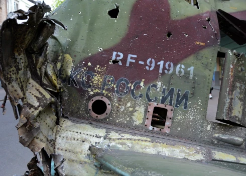 Ukrainas spēki notriekuši Krievijas lidmašīnu "Su-25"