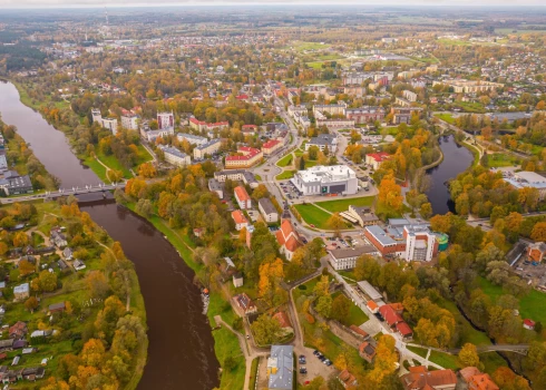 Iespēja izsolē iegādāties zemes gabalu apbūves tiesības Valmierā 
