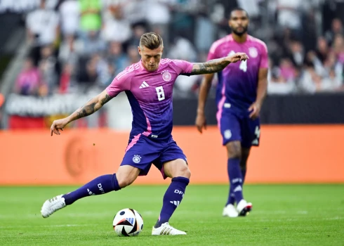 Vācijas futbola izlases galvenais spēles veidotājs Tonijs Kross aizvadīs savas pēdējās spēles futbolista karjerā.