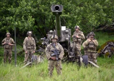 NATO pastiprina aizsardzību, palielinot karavīru skaitu līdz 300 000