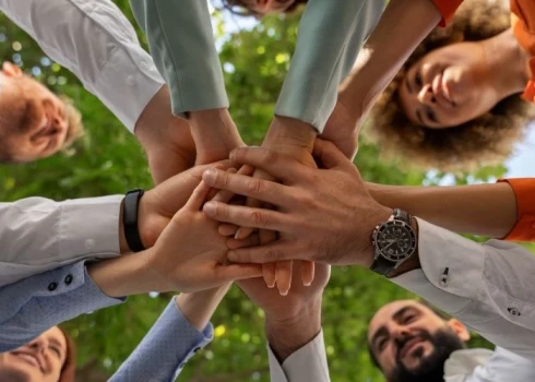 Team building pasākumi maziem uzņēmumiem: atslēga stiprai un vienotai komandai