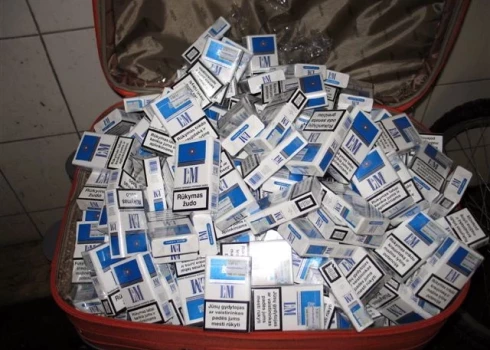 Таможенники нашли в грузовом поезде из Беларуси большое количество контрабандных сигарет