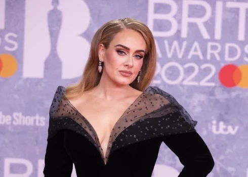 Britu dziedātāja Adele.