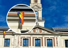 "Progresīvie", spītējot domes lēmumam, Rīgas rātsnamā izkar varavīksnes karogu