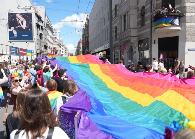 В субботу, 15 июня, в Риге прошло шествие Baltic Pride 2024, объединяющий лозунг которого - "Пока мы все не будем равны".