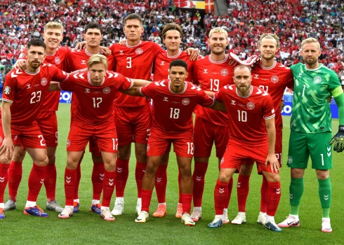 Slovēnijas futbolisti mačā pret Dāniju Eiropas čempionātā izrauj neizšķirtu