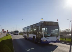 Не только на дверях: флаг Украины появится еще в одном месте в рижском транспорте