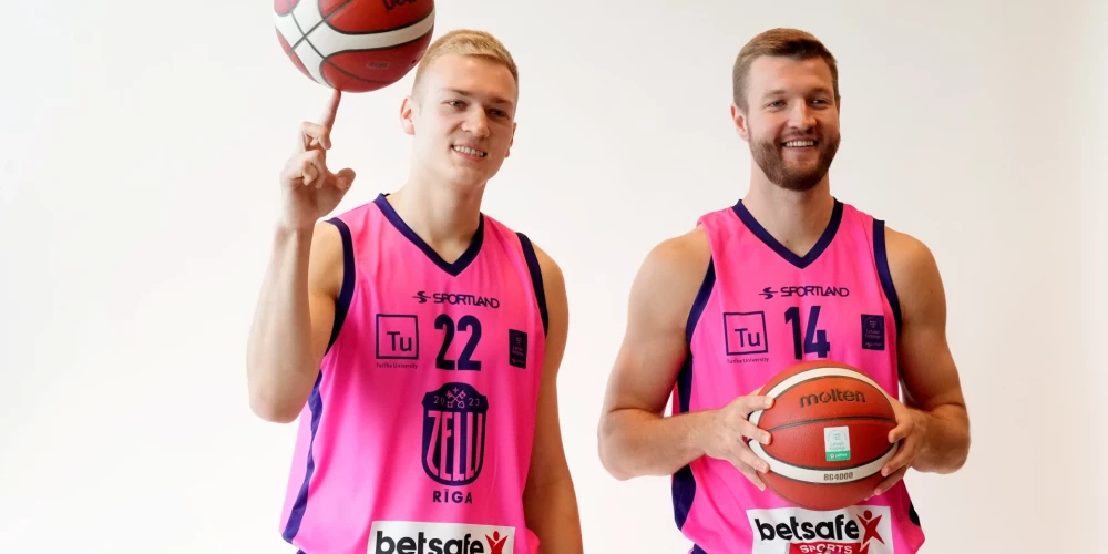 Latvijas 3x3 basketbola izlases spēlētāji Francis Lācis (no kreisās) un Zigmārs Raimo.