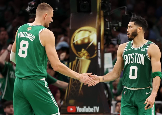 Pirmais latvietis - NBA čempions! Porziņģis ar milzu ovācijām atgriežas laukumā un palīdz "Celtics" uzvarēt 18. reizi