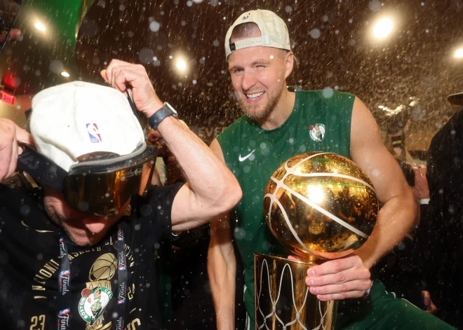 Kristaps Porziņģis ar Bostonas "Celtics" vienību izcīnījis NBA čempiontitulu, Porziņģim kļūstot par pirmo Latvijas basketbolistu - NBA čempionu.