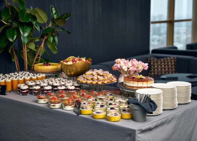 Katru otro svētdienu viesnīcas Radisson Blu Latvija 26. stāva Skyline Bar norisinās vietējo iedzīvotāju un pilsētas viesu iecienītie branča pasākumi.