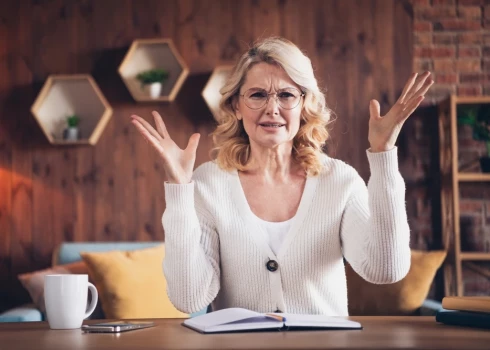 Ja cilvēks ir pārkāpis robežu un vairs nejūt, ka čīkst, tad viņa uzvedība ir kļuvusi automātiska un devīze skan vienkārši – es tāds esmu, pieņemiet mani! Šiem cilvēkiem nav ne vēlmes, ne vajadzības sevī ieskatīties vai pozicionēt sevi labākajā iespējamajā veidā.