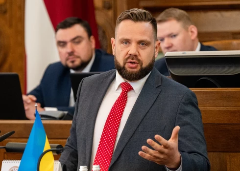 Vienlaikus Vitenbergs sacīja, ka viņa pašmērķis nav piedalīties šajā komisijā.