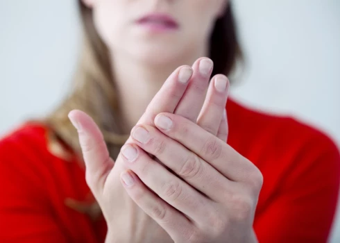 Kāpēc sāp pirkstu locītavas? Plus: četri vingrojumi plaukstām un pirkstiem