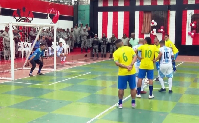 Dalībnieki mugurā uzvilka īstu Copa America nāciju, piemēram, Argentīnas un Brazīlijas, kreklus.