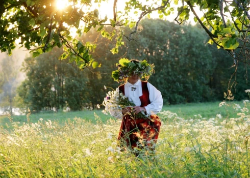Kādus latviskos auglības rituālus piekopt vasaras saulgriežos? Spēcīga enerģija valda tikai trīs dienas