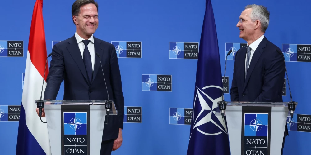 Nīderlandes premjerministrs Marks Rite un NATO ģenerālsekretārs Jenss Stoltenbergs