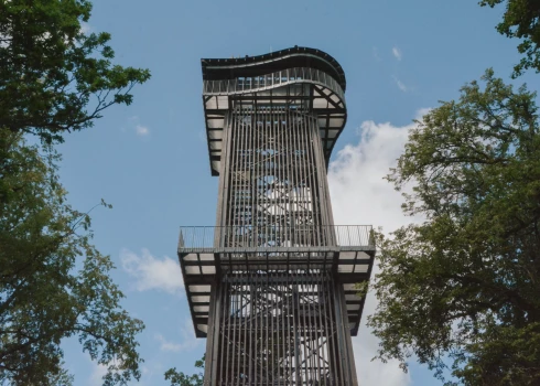 Foto: Zilākalna jaunais skatu tornis un Veselības taka gaida pirmos apmeklētājus