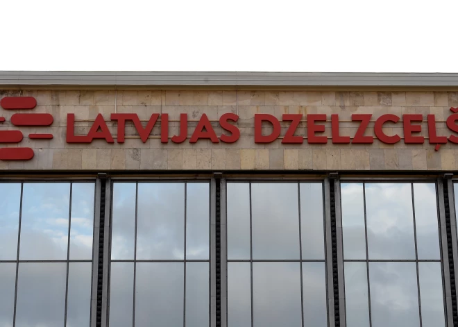 "Latvijas dzelzceļš" atlaidīs gandrīz 300 darbiniekus, kas uzkopa dzelzceļa infrastruktūras telpas un teritoriju