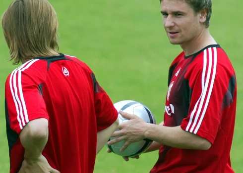 Marians Pahars (pa labi) ar Jurģi Pučinski 2004. gadā Portugālē.