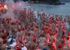 VIDEO: tūkstošiem pliku austrāliešu stindzinošā peldē atzīmē ziemas saulgriežus