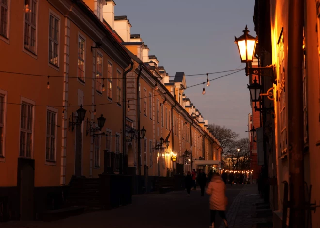 Rīgā par 78 463 eiro uzstādīs LED gaismekļus vairākās ēkās