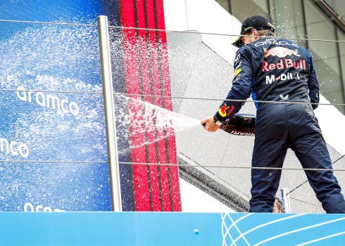 Makss Verstapens triumfē F-1 Spānijas "Grand Prix" 
